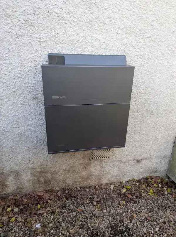 Wall-mounted EcoFlow battery and inverter